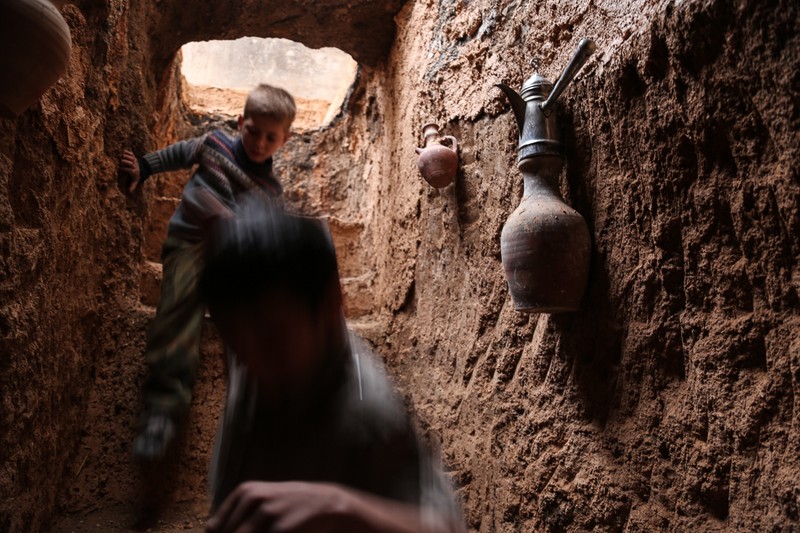 Ben trong ham tranh bom cua chien binh noi day Syria-Hinh-5